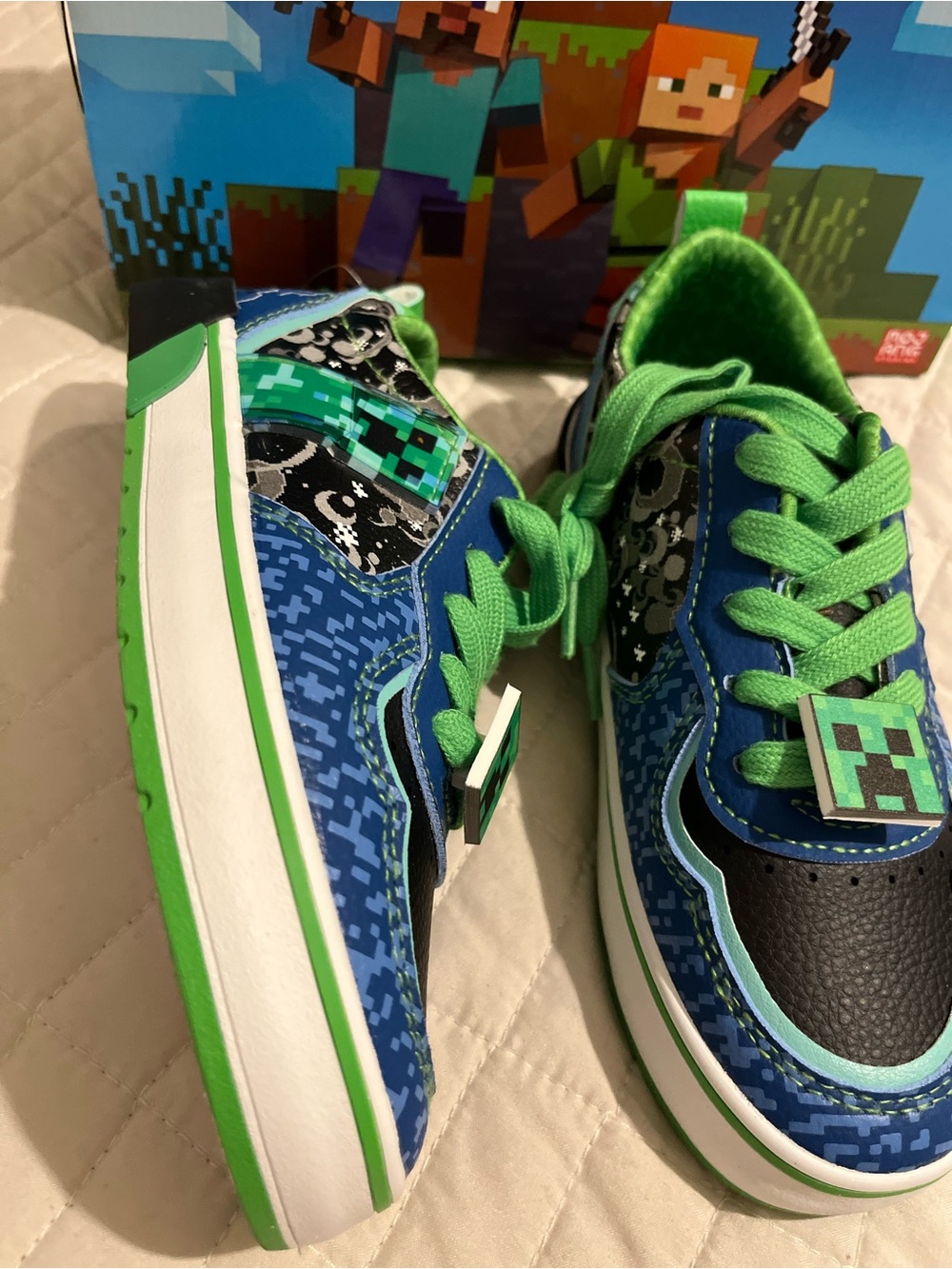 Youth Boys Minecraft Lace-Up Sneakers size 1